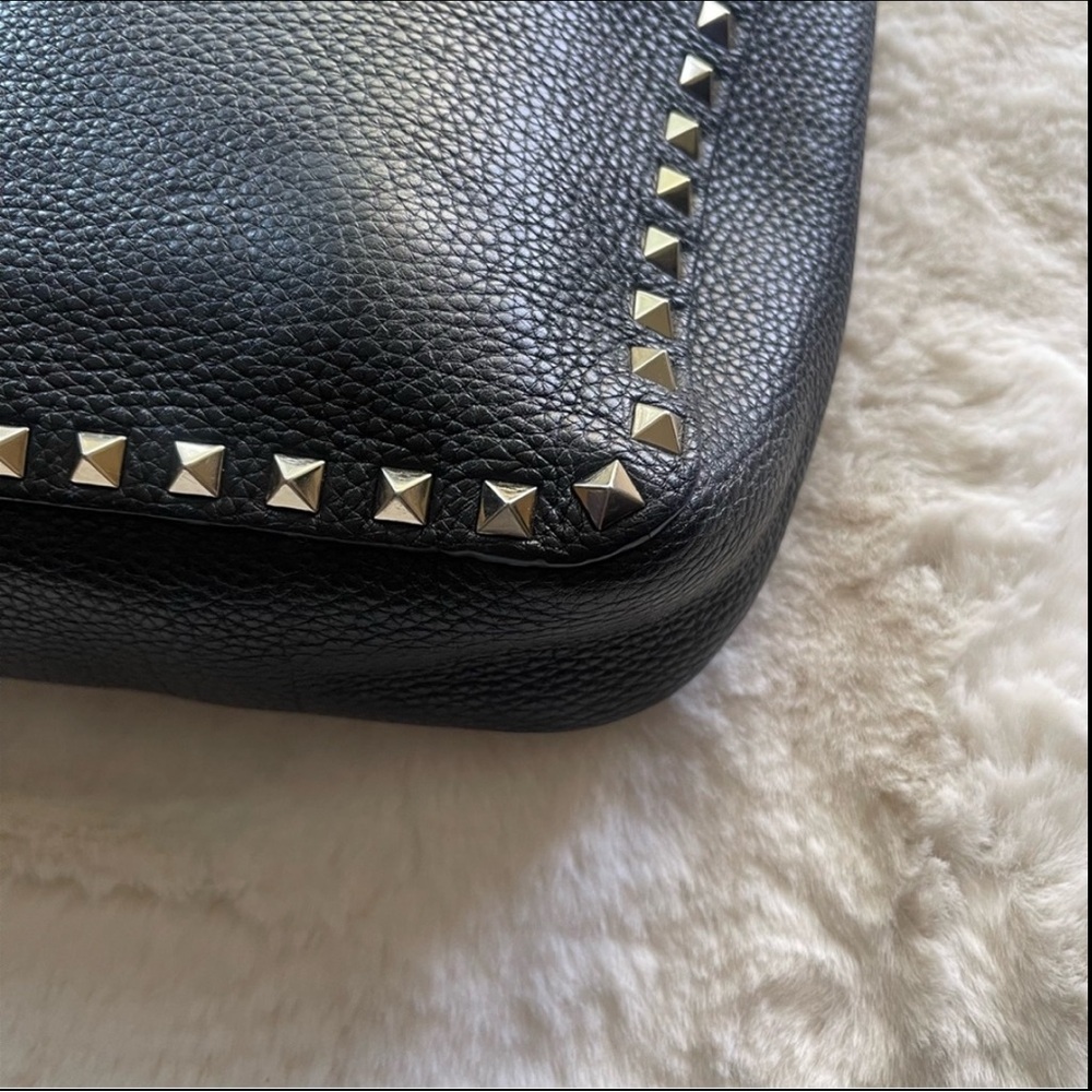 Valentino Garavani Black Hobo Leather Messenger Rockstud Bag - Picture 13 of 15